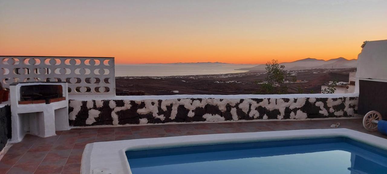 Aloelux Villa !! - Private Villa With Pool , Jacuzzi, Cinema, Massage ,Wonderful View, Art Desing Villa Tías Exteriör bild
