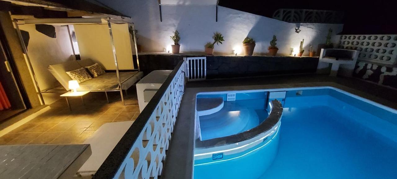 Aloelux Villa !! - Private Villa With Pool , Jacuzzi, Cinema, Massage ,Wonderful View, Art Desing Villa Tías Exteriör bild